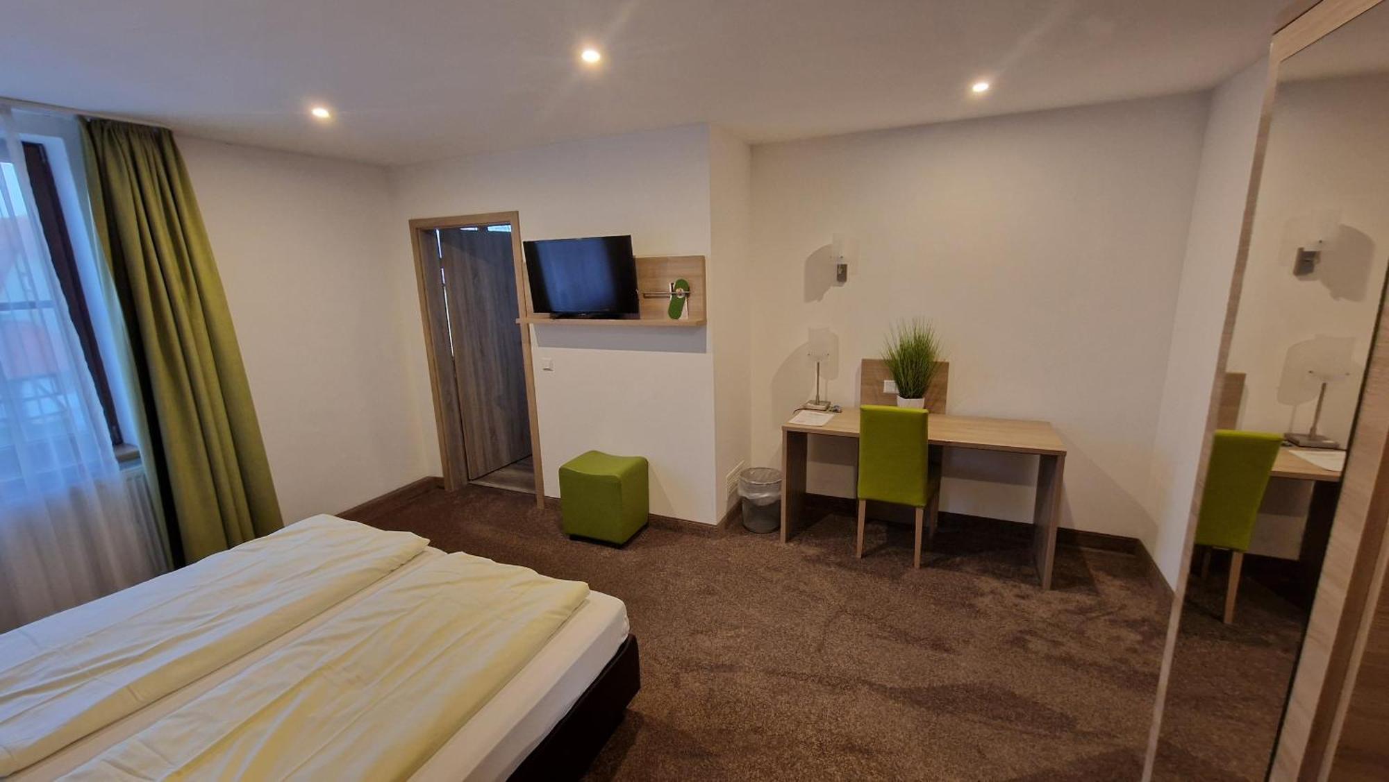 Schwarzer Adler - Hotel Garni Ipsheim Dış mekan fotoğraf