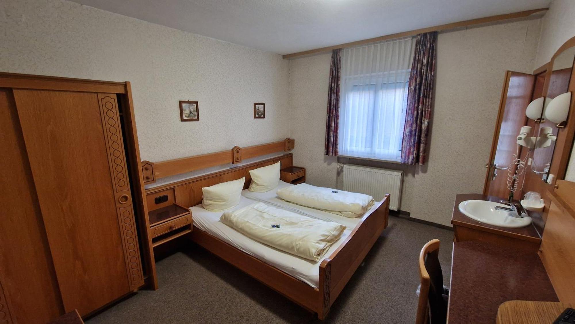 Schwarzer Adler - Hotel Garni Ipsheim Oda fotoğraf