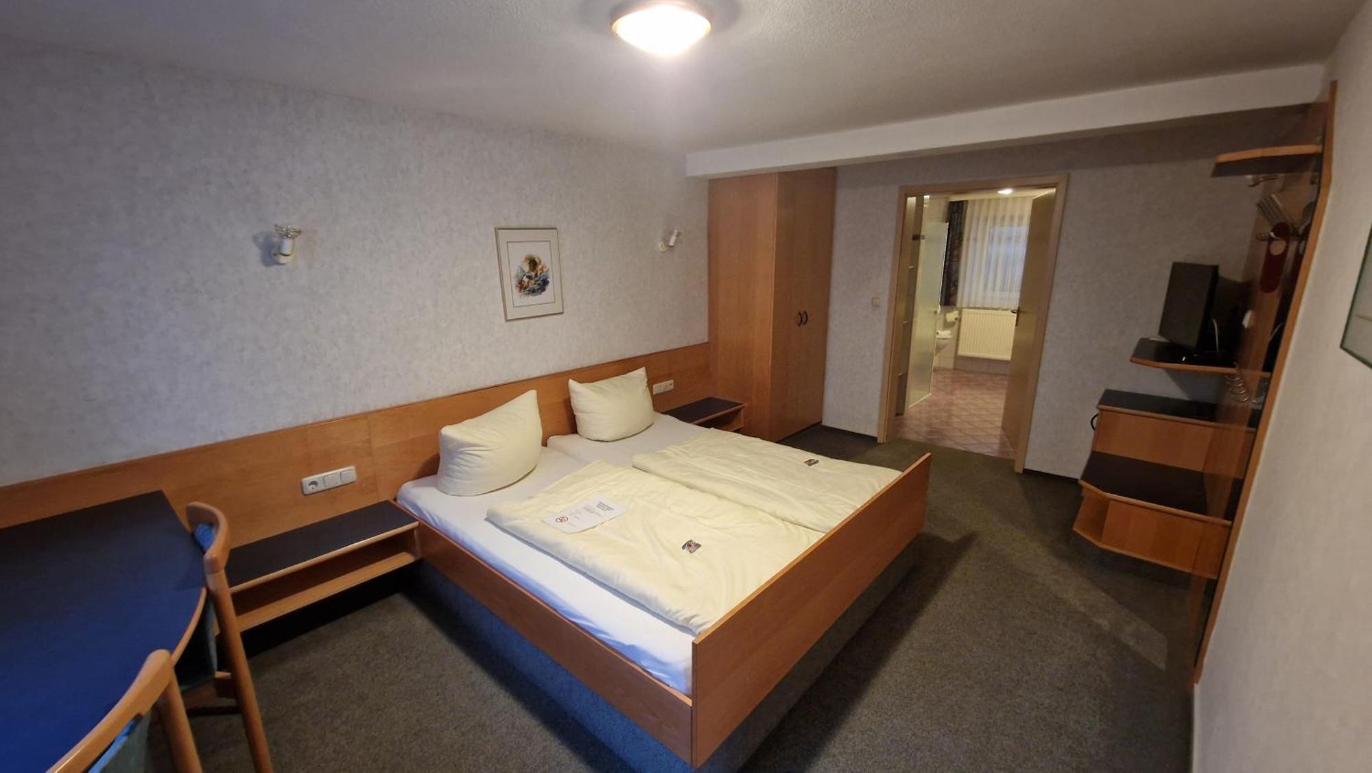 Schwarzer Adler - Hotel Garni Ipsheim Oda fotoğraf