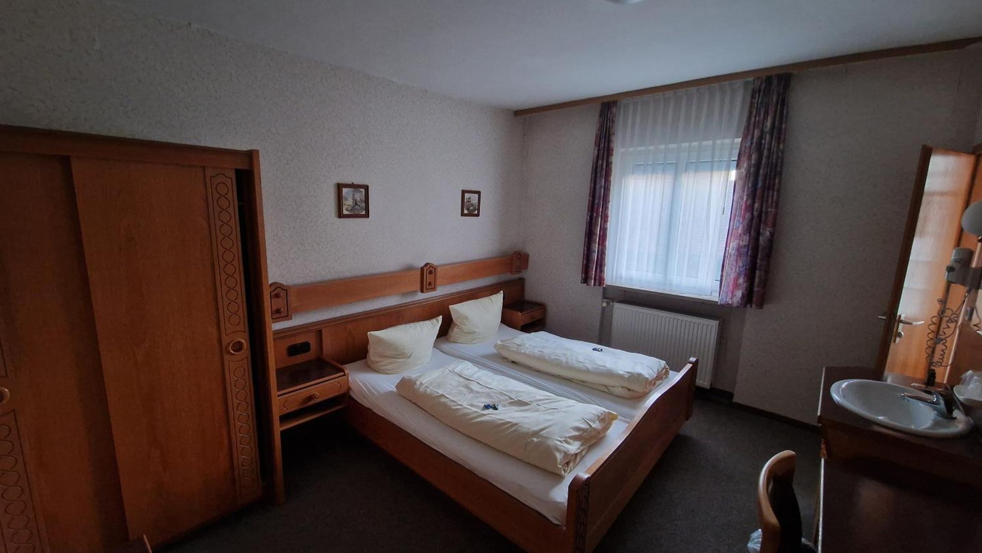 Schwarzer Adler - Hotel Garni Ipsheim Oda fotoğraf