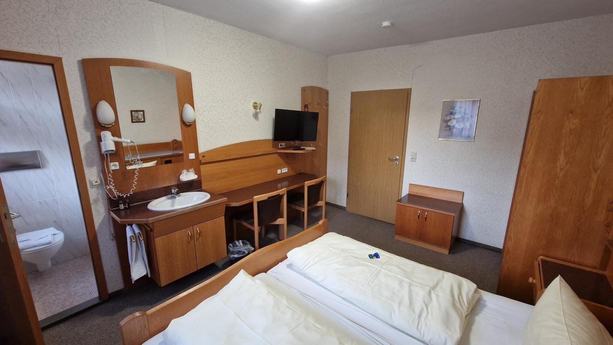 Schwarzer Adler - Hotel Garni Ipsheim Oda fotoğraf