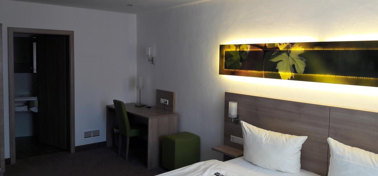 Schwarzer Adler - Hotel Garni Ipsheim Dış mekan fotoğraf